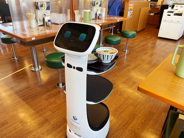 AI配膳ロボットを活用：山田うどん