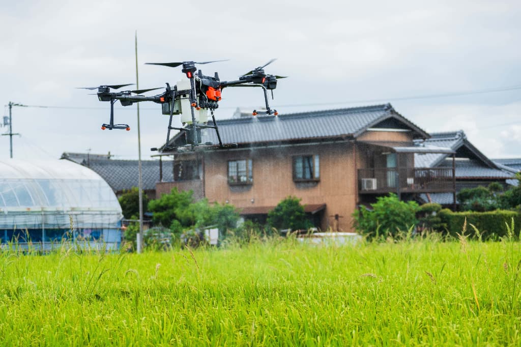 ドローンを利用して農薬散布
